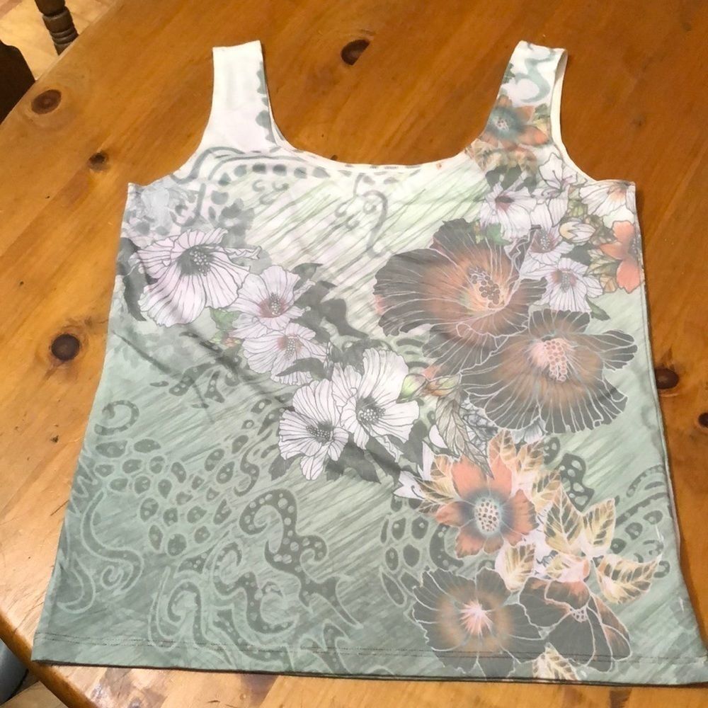 Lea & Nicole tank top size medium